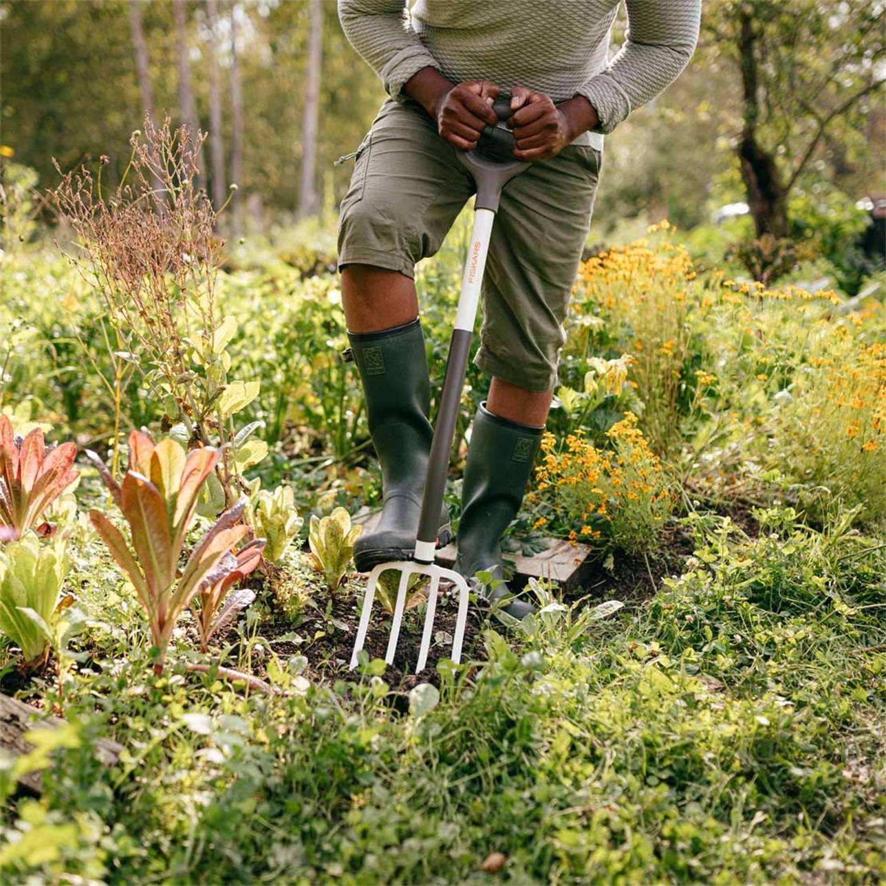 Curved Light Gardening White Fork by Fiskars