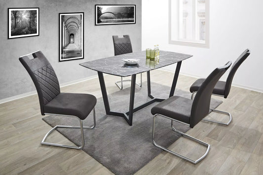 Dining table by Colonia