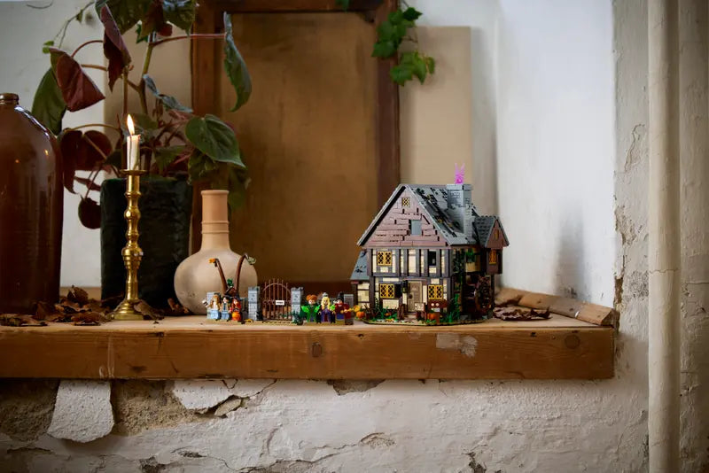 Lego Disney Hocus Pocus: The Sanderson Sisters' Cottage (21341)