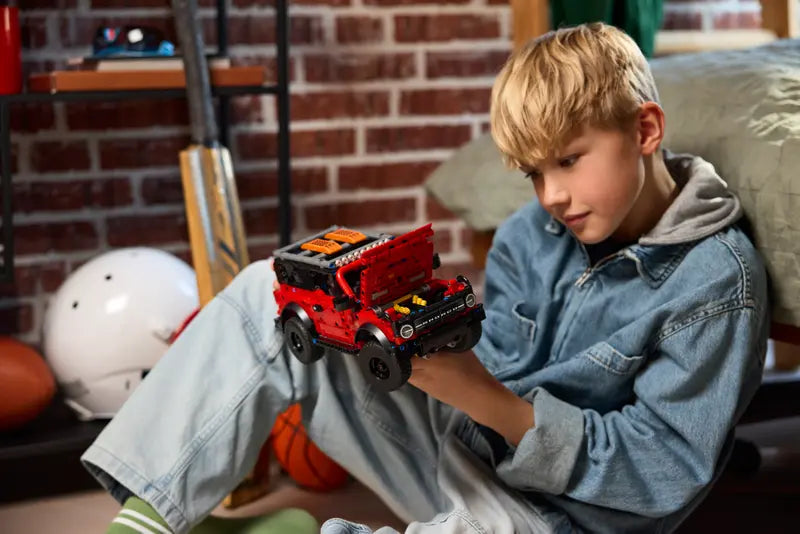 Lego Technic Ford Bronco (42213)