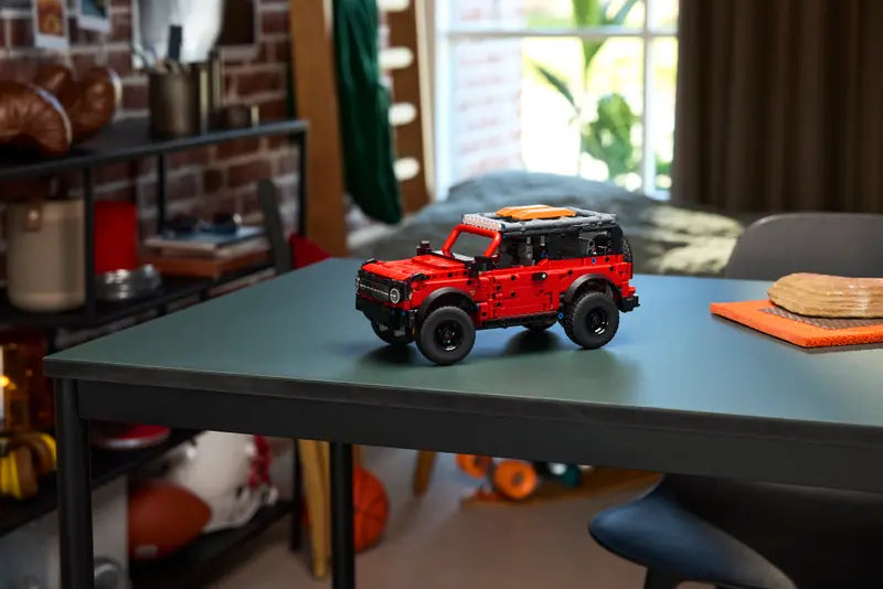 Lego Technic Ford Bronco (42213)