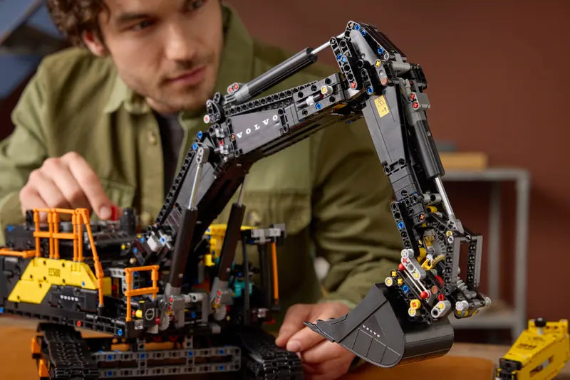 Lego Volvo EC500 Hybrid Excavator (42215)