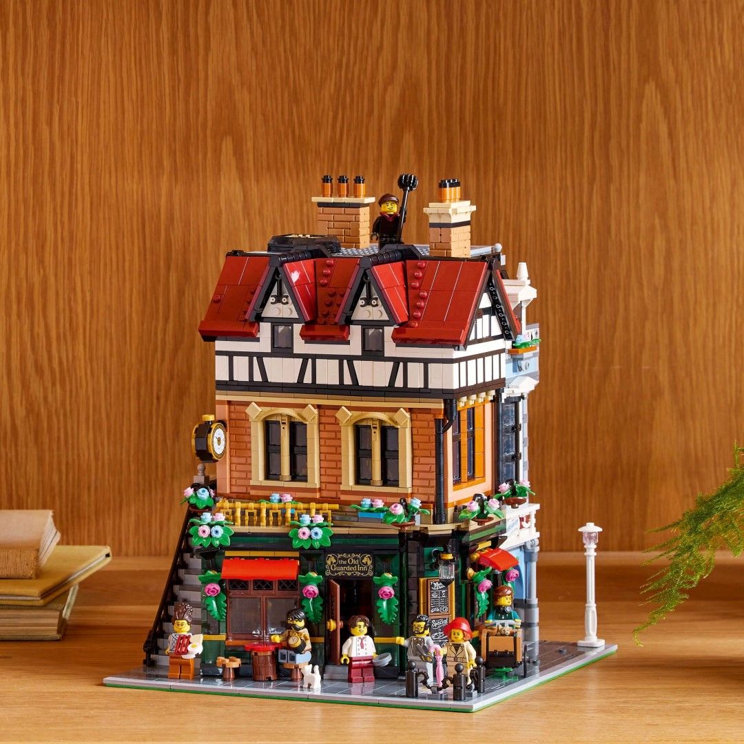 Lego Icons Tudor Corner model building kit