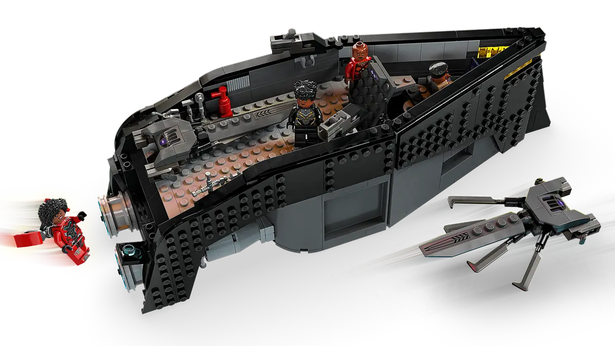 Black Panther: War on the Water (76214) Display Box
