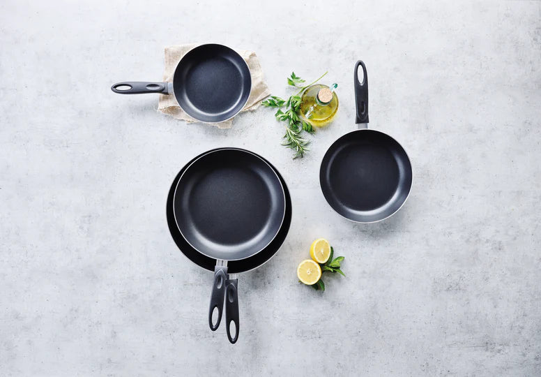 Classic Non-Stick Frying Pan 32 "cm" By Beka