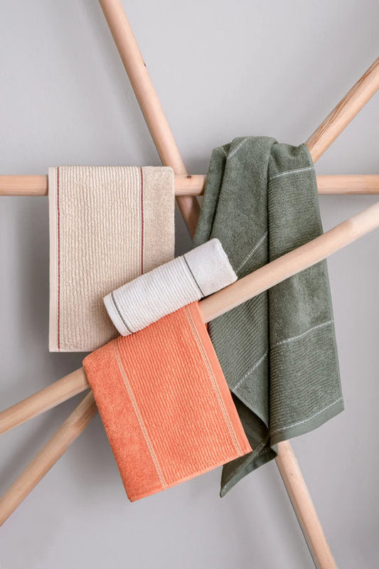 4 PCS Carmine Hand / Face Towel Set