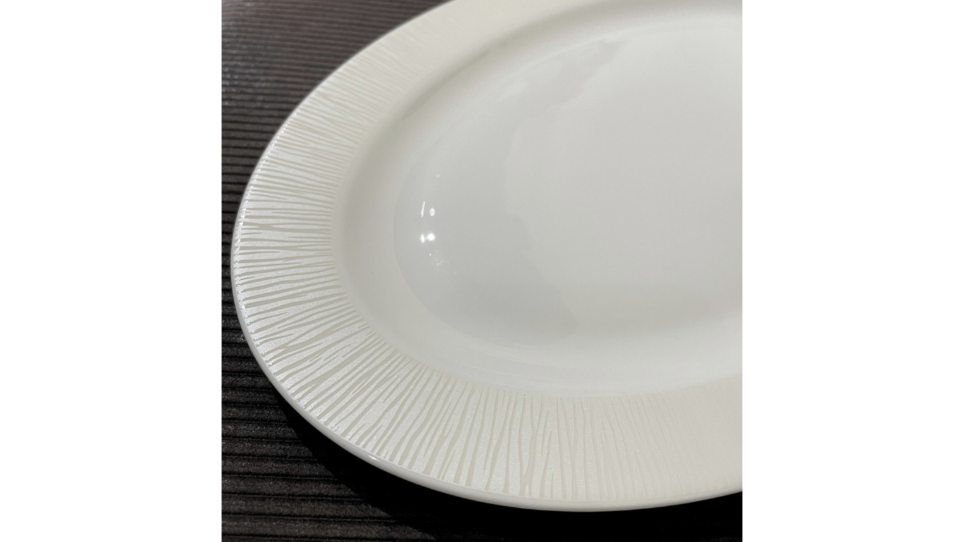 Oval White Plate by Villeroy & Boch