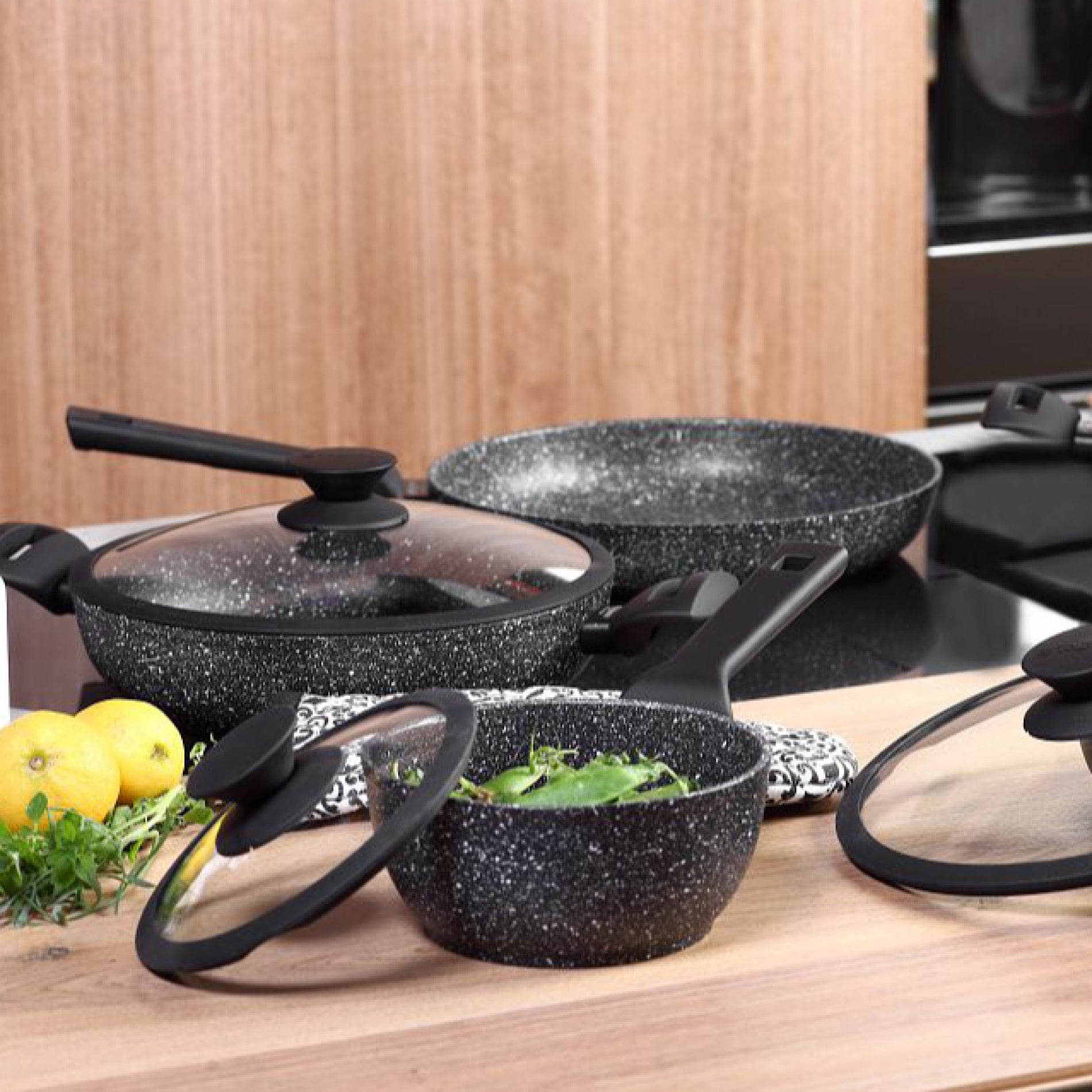 Authentika Linea Shallow Casserole 2H with Lid 26cm