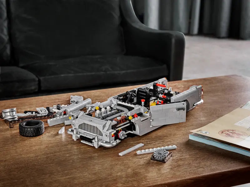 LEGO CREATOR EXPERT JAMES BOND™ ASTON MARTIN DB5