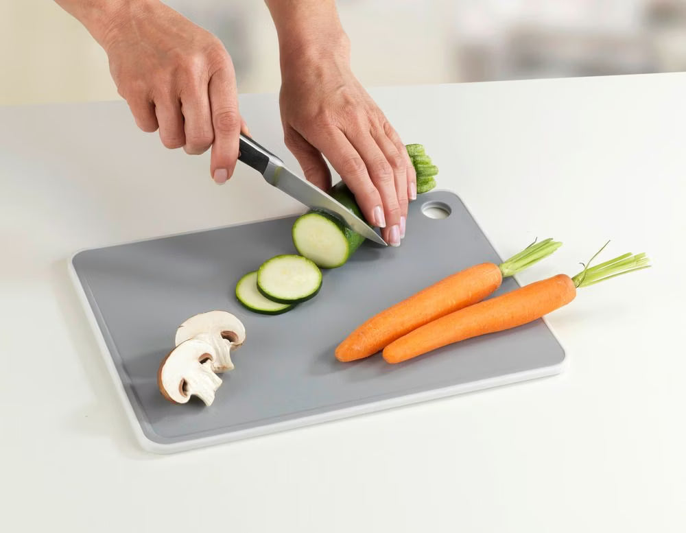 Basic S cutting board 23 x 16 cm by Wenko