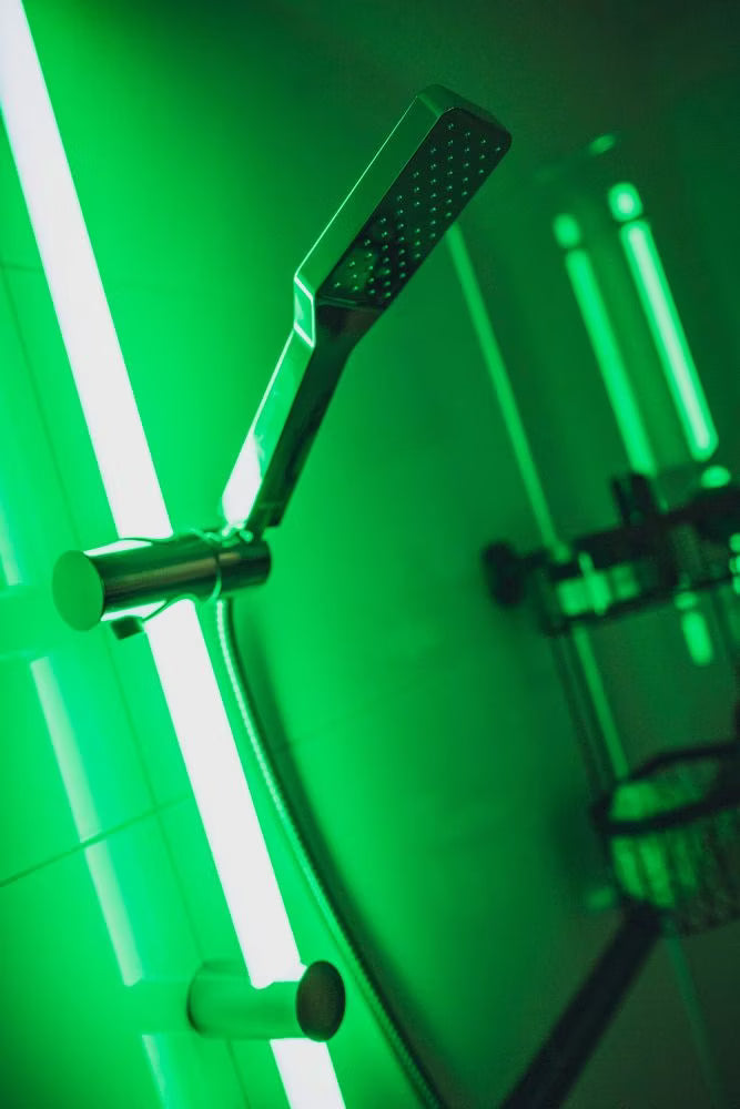 Wenko LED Shower Rail – Award-Winning RGB & Warm White Illuminated Rod with Remote