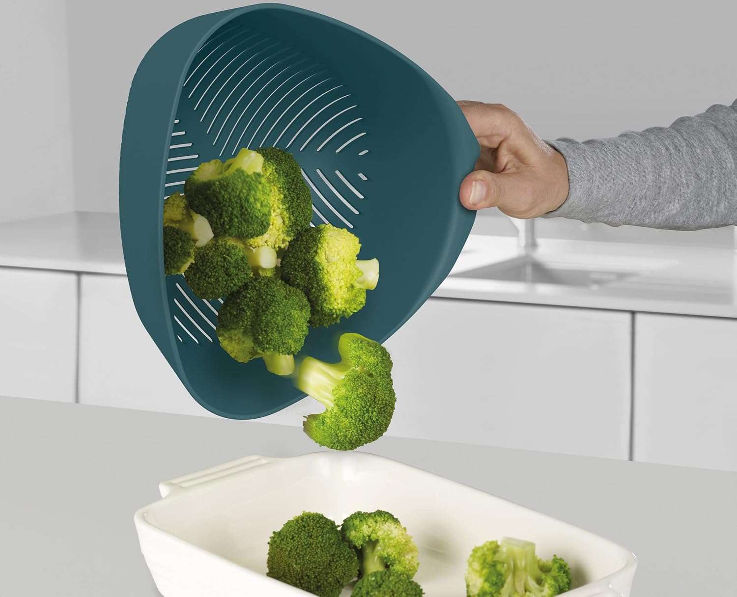 Duo Triangular Colander, Dark Opal by Joseph Joseph