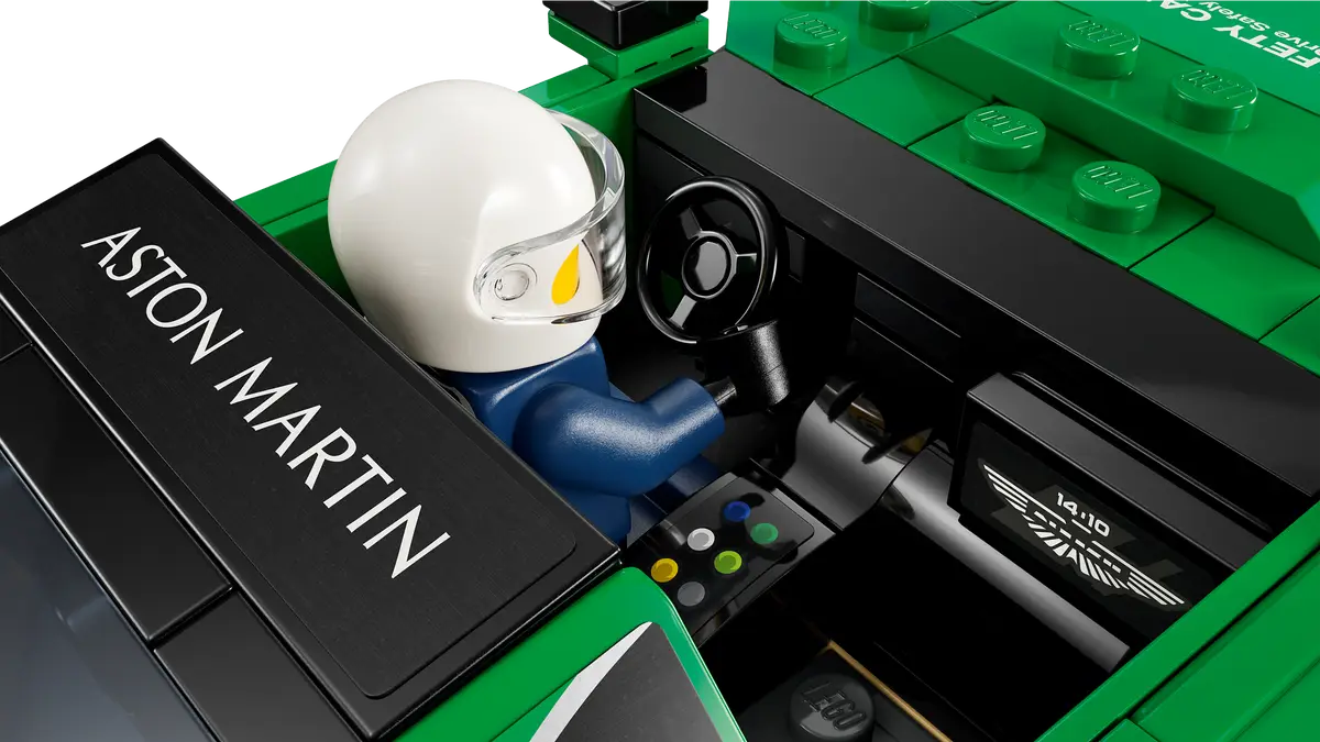 Lego Aston Martin Safety Car & AMR23 (76925)