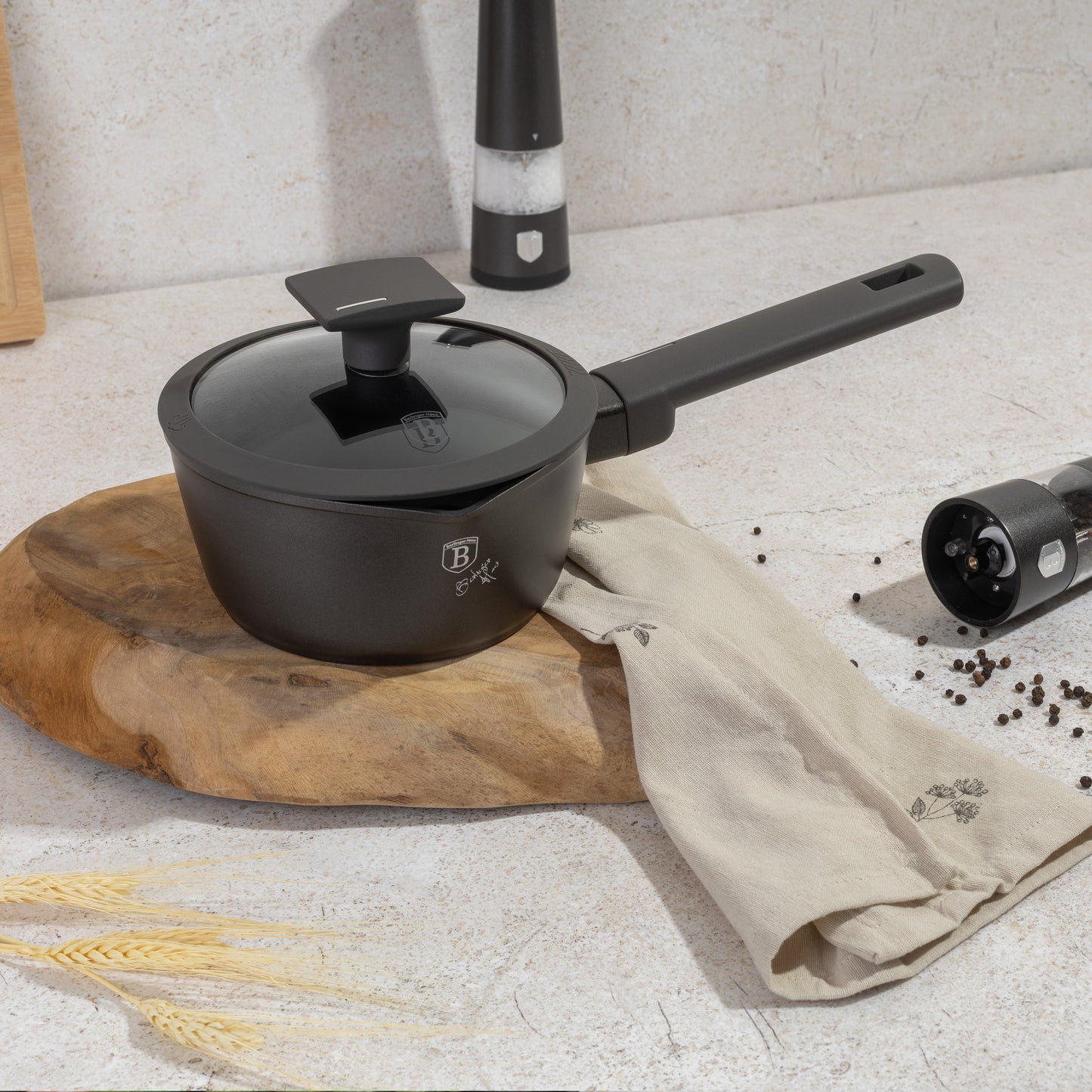 Sauce pan with lid, 16 cm Anthracite