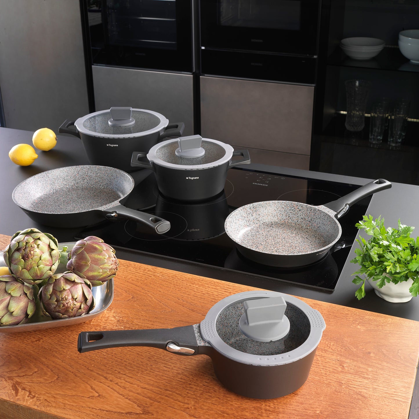 Skillet Titanium Coating With Lid Ambiziosa