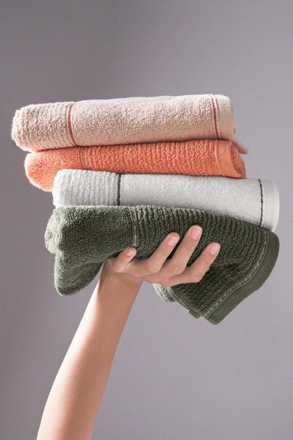 4 PCS Carmine Hand / Face Towel Set