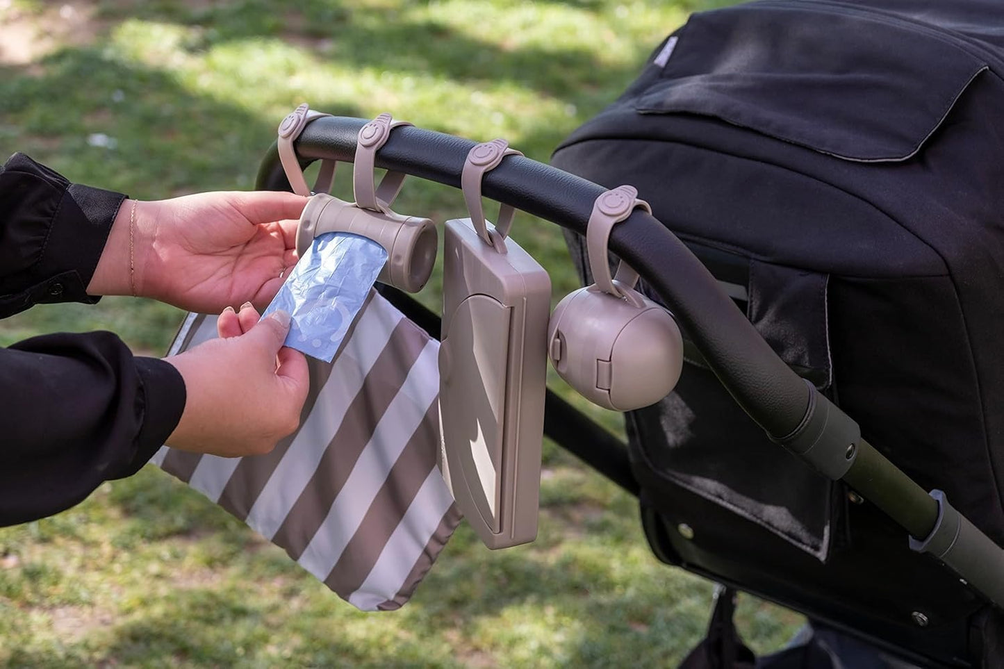 Retractable On-the-Go Bag Dispenser