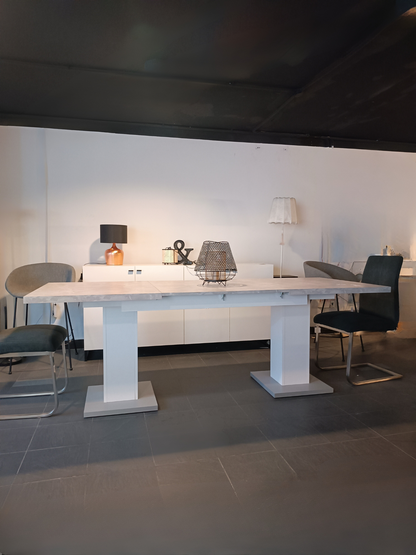 Dining table by Hamburg