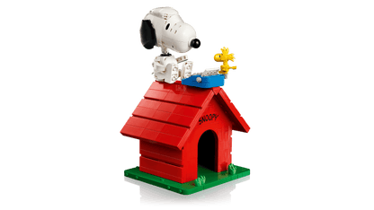 Peanuts: Snoopy's Doghouse
