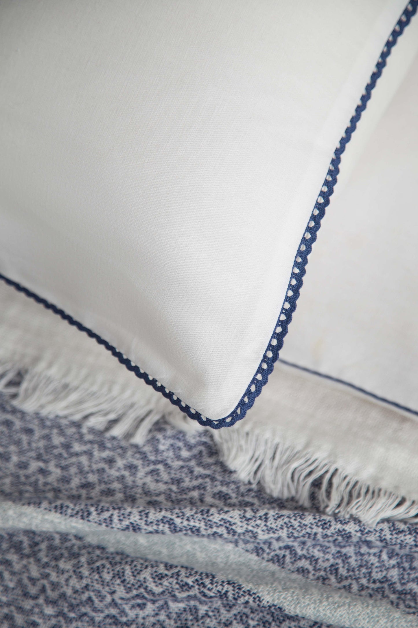 8 pcs DOUBLE SIZE BEDSCOVER SET CALI NAVY