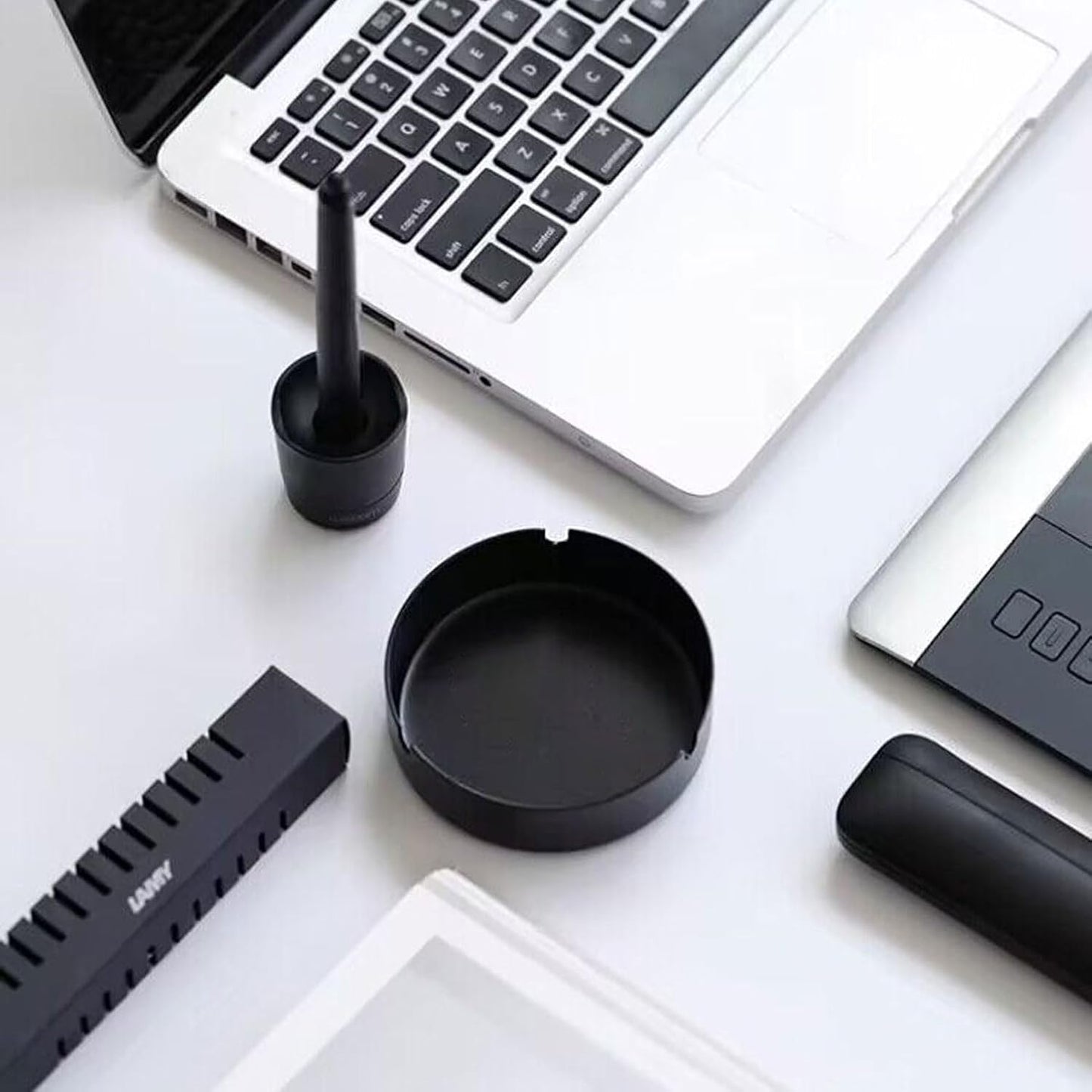 Stainless Steel Cigarette Ashtray Black – 8 cm HY081-8