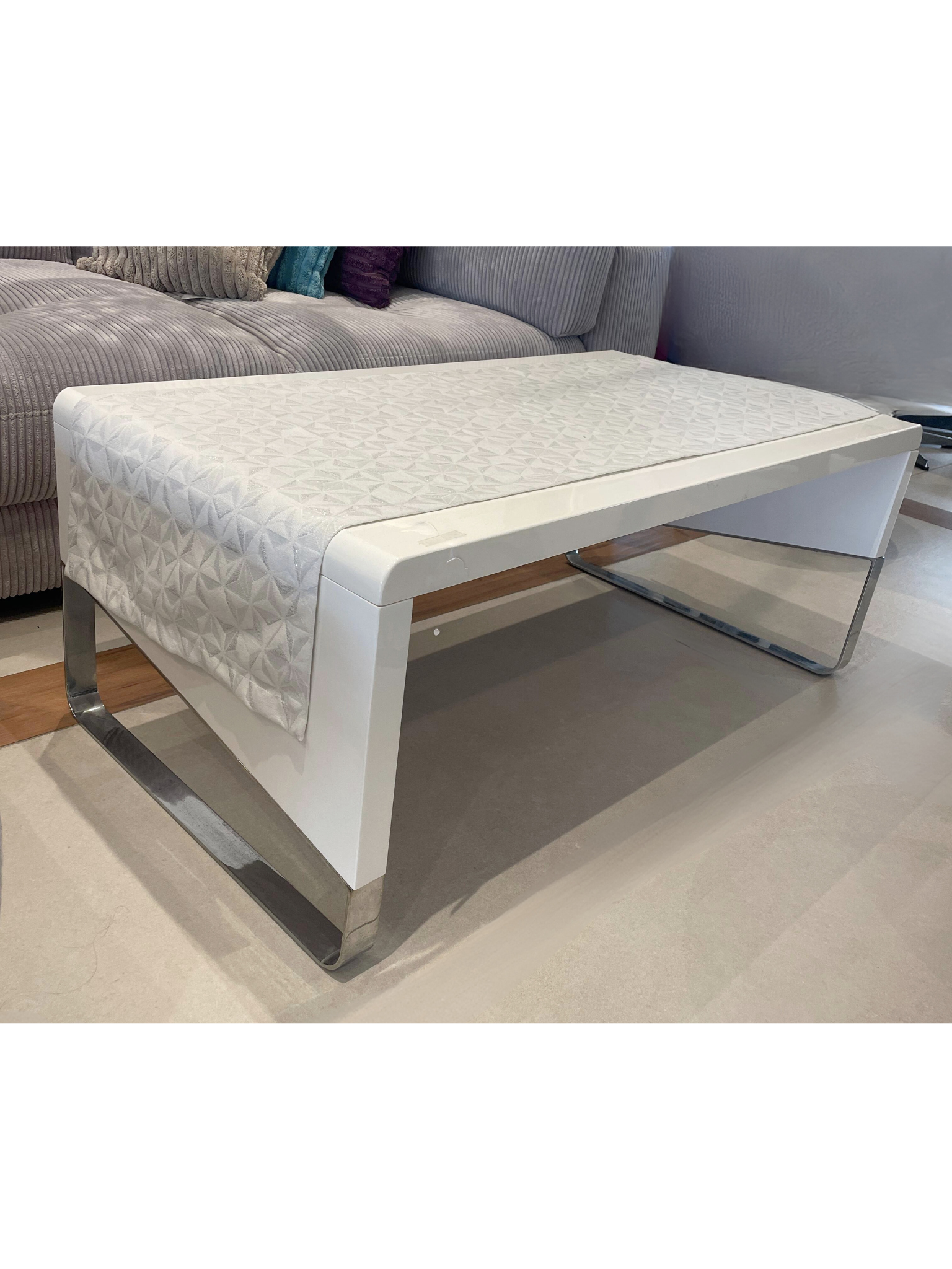 Holiday Elegance - Runner Silver & White